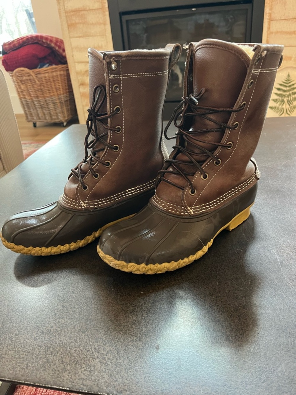 LL Bean Women’s Tumbled Leather Sherpa Lined Lace-Up Duck Boots Size 8 - Picture 3 of 7